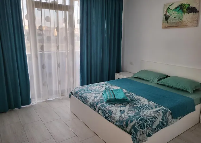 Apartament Alex, Dem Radulescu
