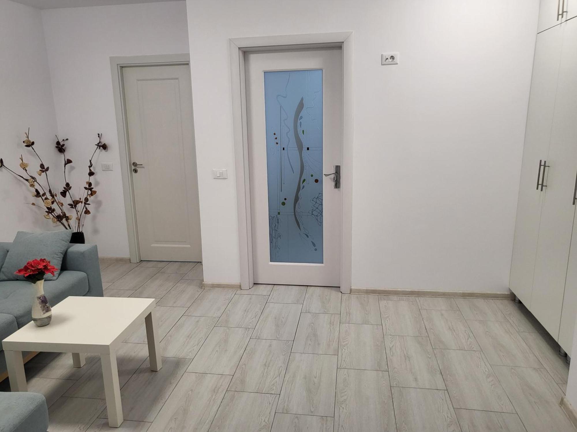Alex, Dem Radulescu Apartment *